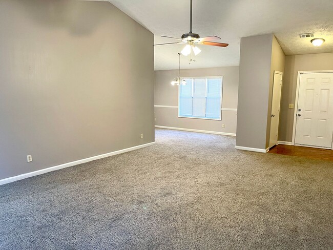 Building Photo - Welcome to this beautiful 3-bedroom, 2-bat...