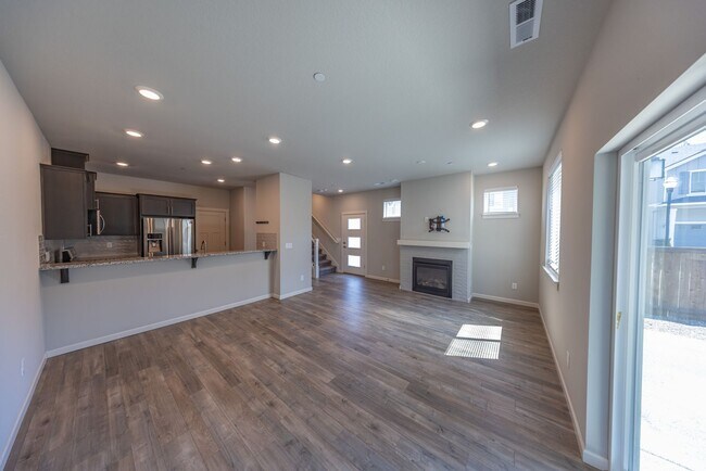 Building Photo - Three bedroom townhouse in gated community...