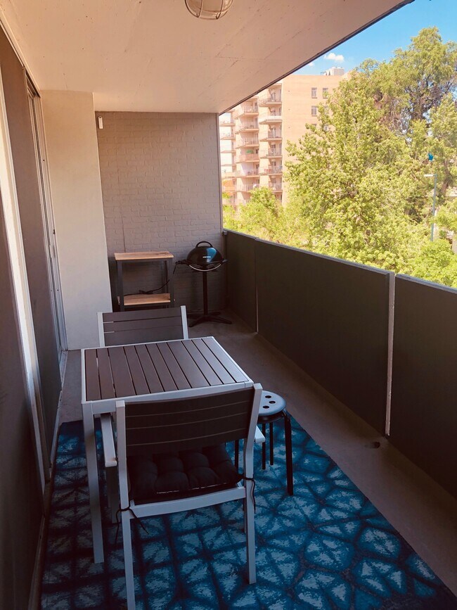 Foto del edificio - 909 N Logan St