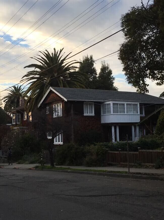 Building Photo - 2615 Parker St