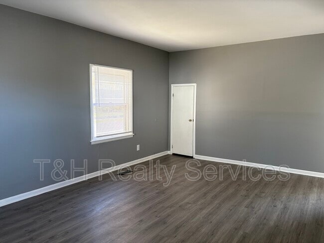 Building Photo - 2103 Arrow Ave