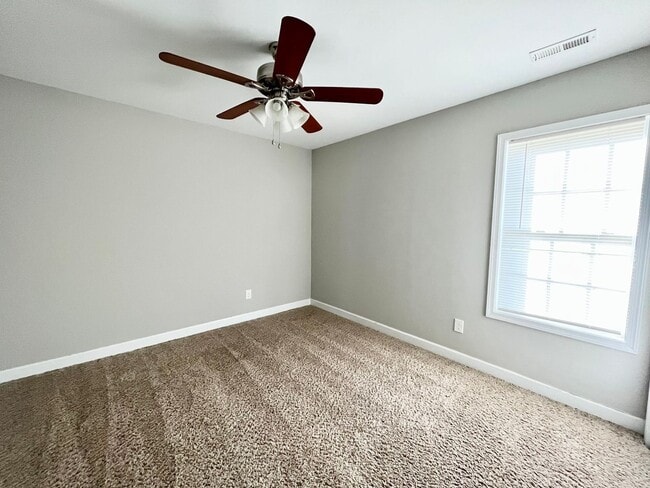 Building Photo - 108 Oakwood Ct