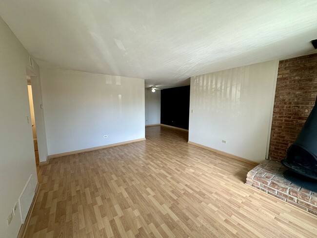 Foto del edificio - 6188 Pinewood Ct