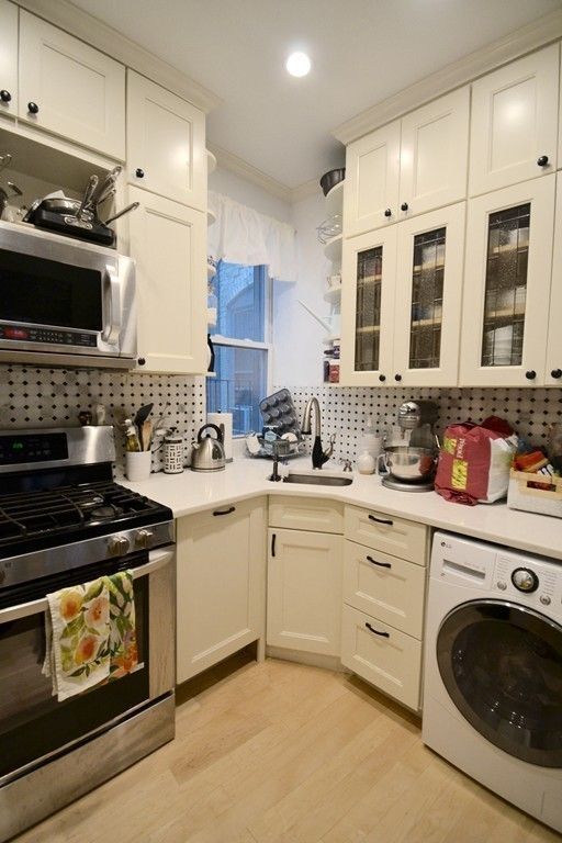 Building Photo - 68 Phillips St