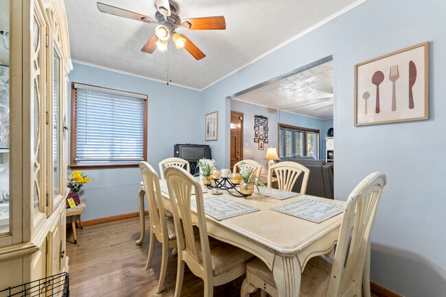 Foto del edificio - 253 E Grand Ave