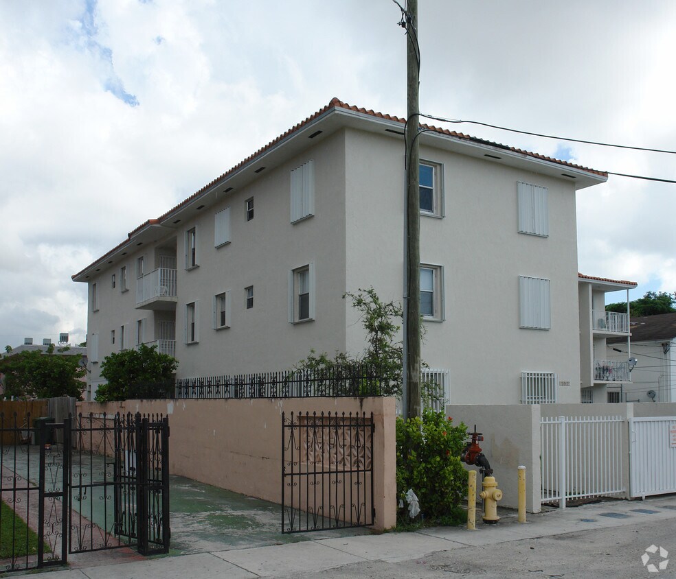 Foto del edificio - 1861 SW 5th St