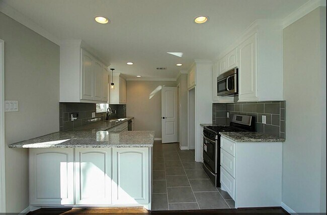 Foto del edificio - 9511 Highmeadow Dr
