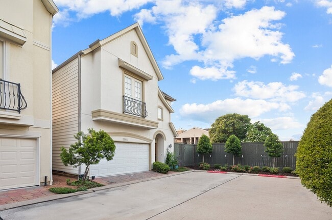 Foto del edificio - 2202 Hilshire Terrace Ct