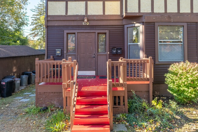 Entrance - Lincoln Street