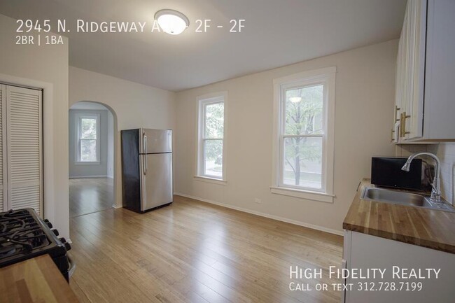 Foto del edificio - 2945 N Ridgeway Ave