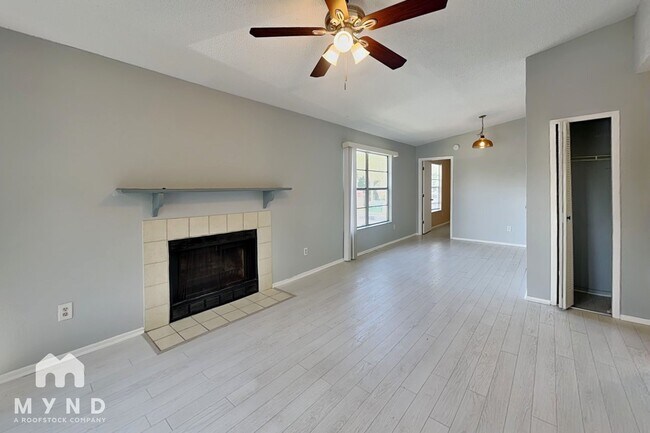 Foto del edificio - 107 Northlake Dr