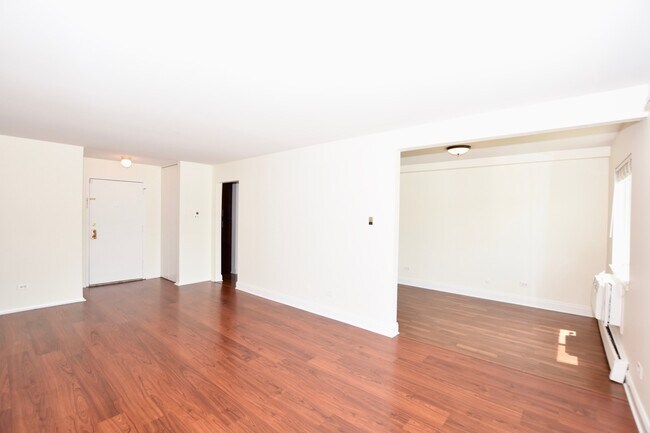 Building Photo - 912 Ridge Square