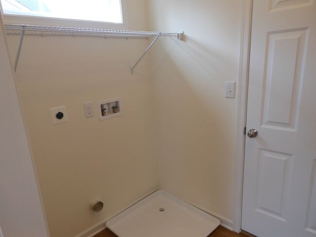 Foto del edificio - Dont miss out on this great home! Availabl...