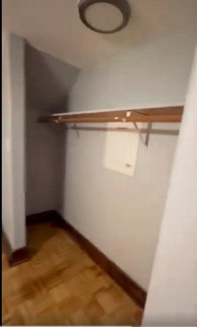 Building Photo - 2855 E 82nd St