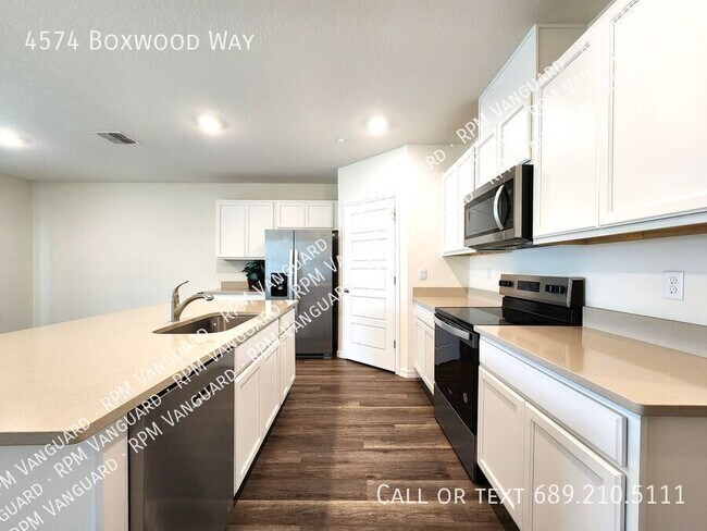 Foto del edificio - 4574 Boxwood Wy
