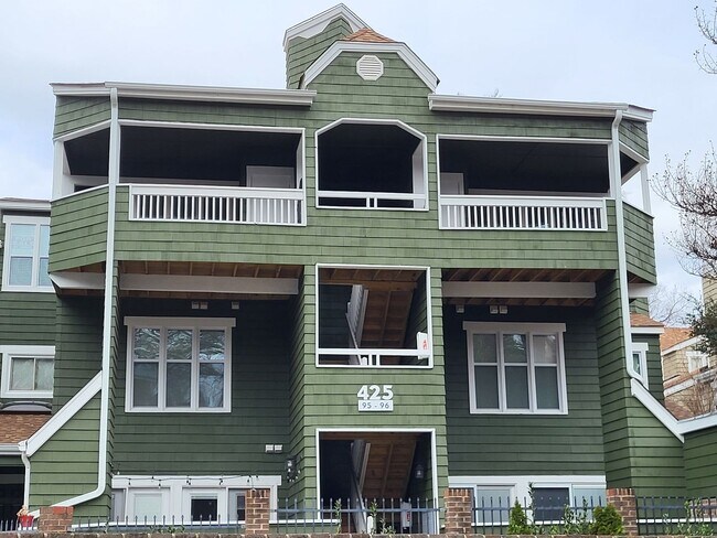 Building Photo - One bedroom condo uptown