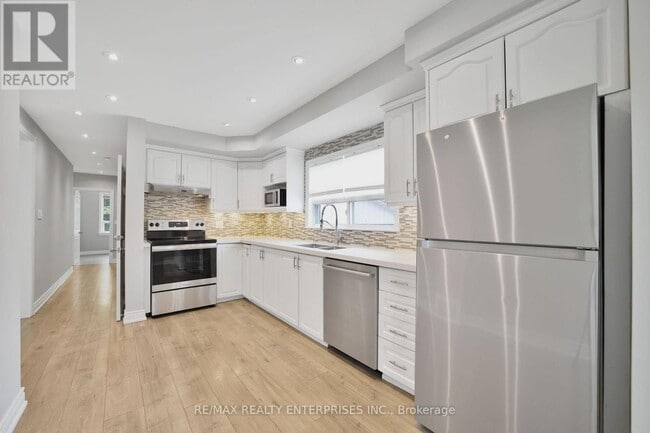 Building Photo - 15 Delroy Dr