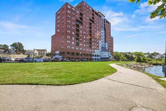 Foto del edificio - 750 Davol St