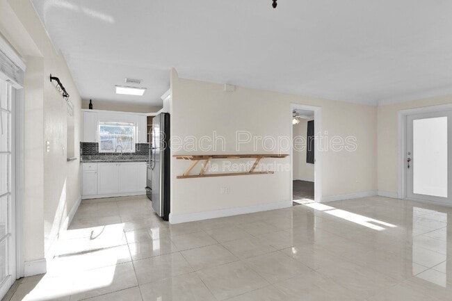 Photo - 1821 Montague St House