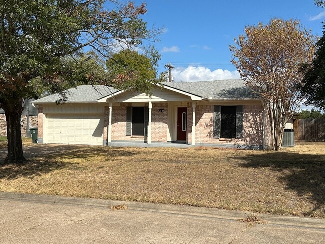 Building Photo - Bryan - 3 Bedroom - 2 Bath - 2 vehicle car...