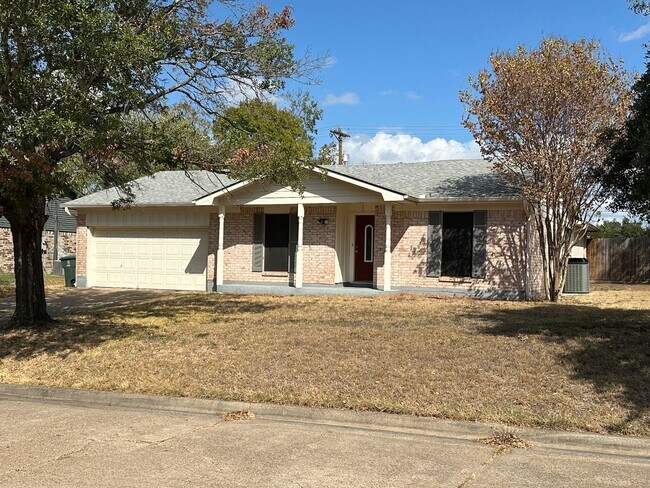 Foto del edificio - Bryan - 3 Bedroom - 2 Bath - 2 vehicle car...