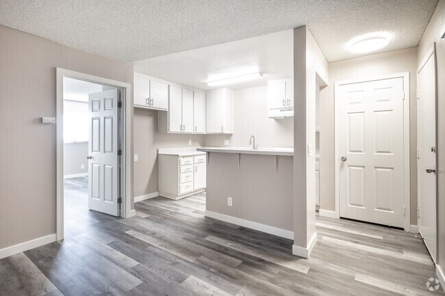 1 habitación, 1 baño - 600 pies cuadrados - Sala de estar y comedor - Fountain Creek Apartments