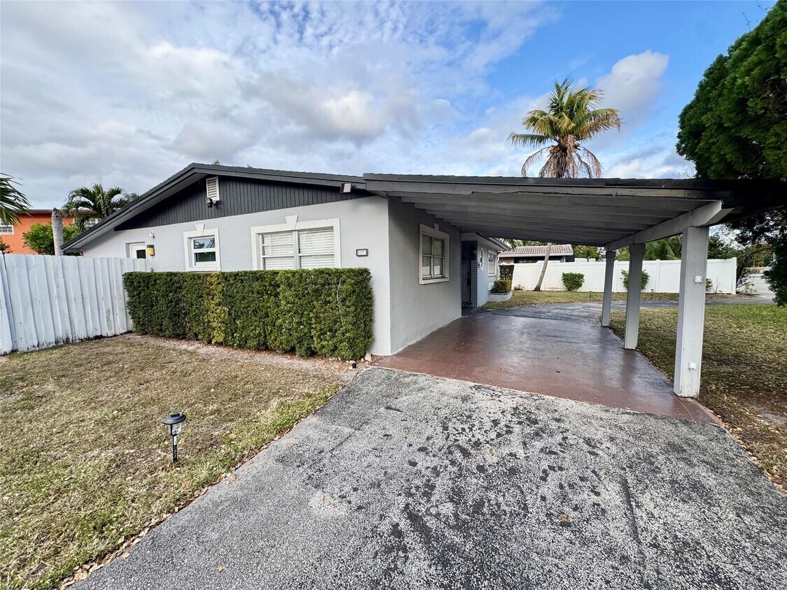 Primary Photo - 221 NE 24th St