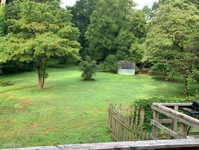 Foto del edificio - 3 br, 1 bath House - 2956 Claremont Rd