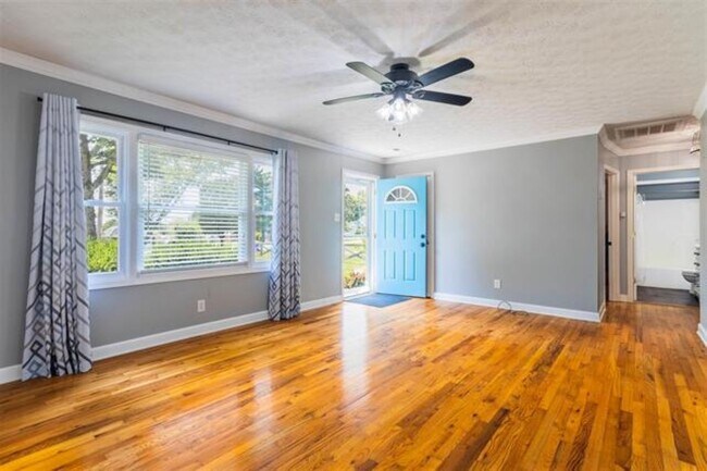 Foto del edificio - 292 Plum Springs Rd