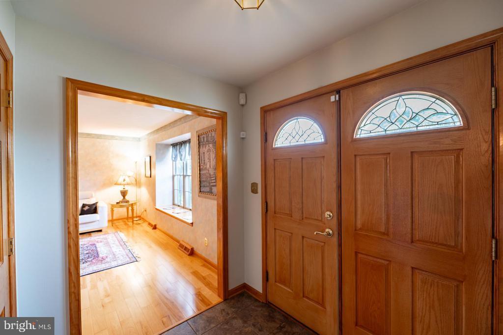 Primary Photo - 211 Caravan Dr