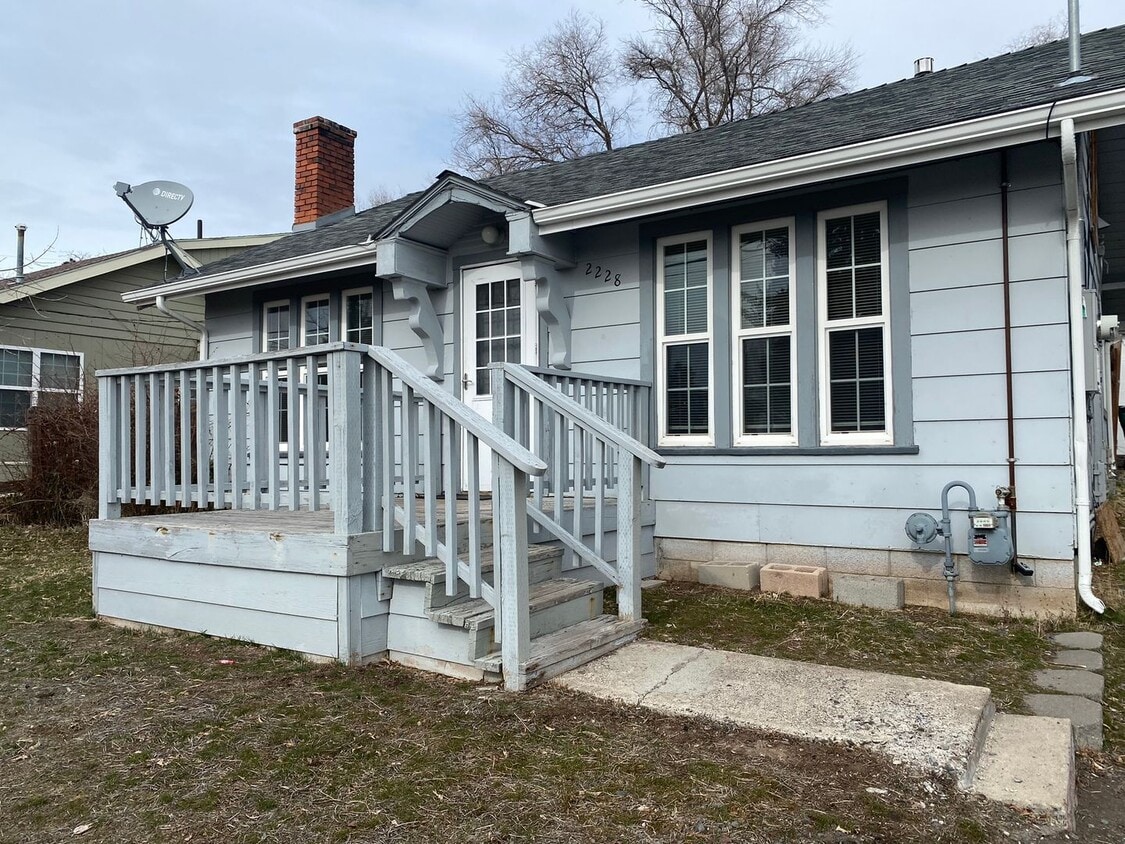 Primary Photo - Cute 2 bedroom, 1bath, with garage and fen...