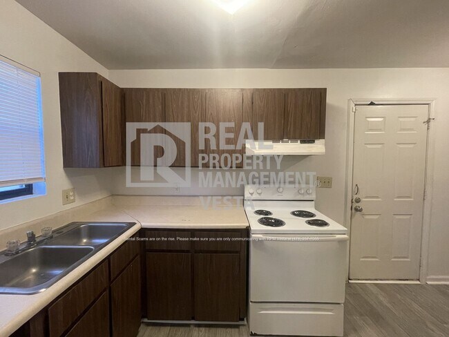 Foto del edificio - 631 Maplewood Dr