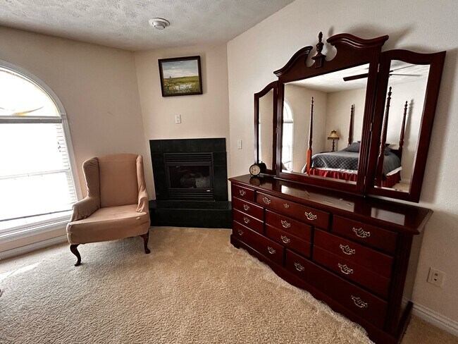 Building Photo - 25575 17-770E