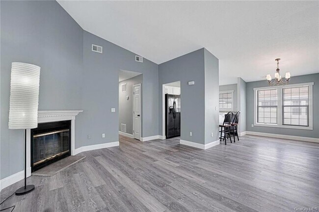 Foto del edificio - 1912 Whispering Hills Dr