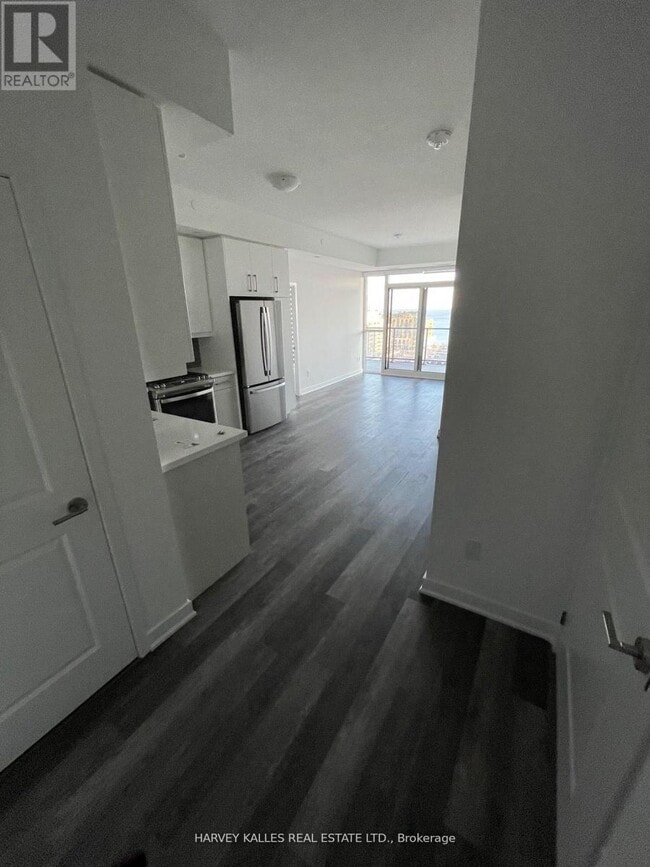 Building Photo - 2007 James St