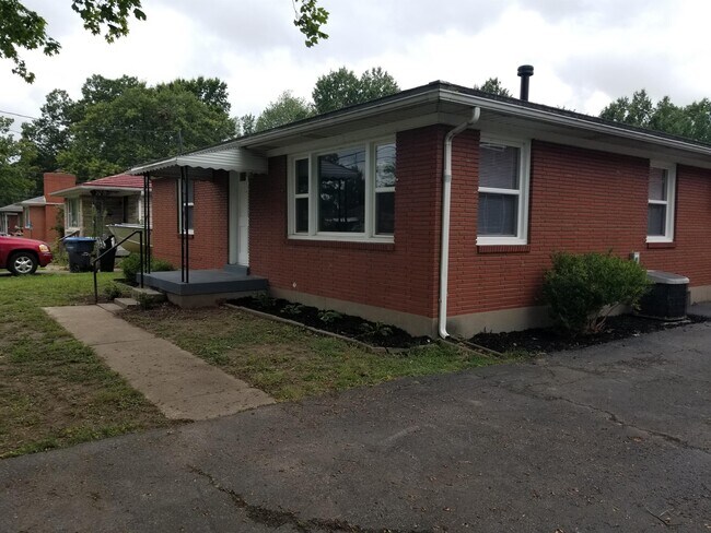 Building Photo - 4801 Oak Park Dr