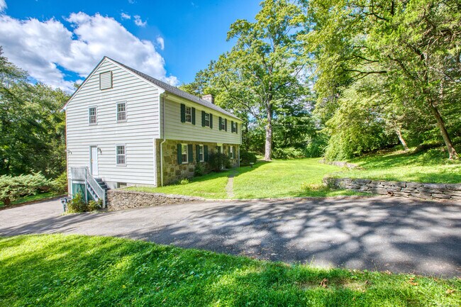Building Photo - 226 Stanwich Rd