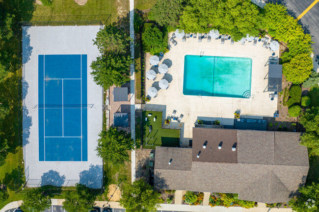 Aerial Photo - Arrive Oak Brook Heights