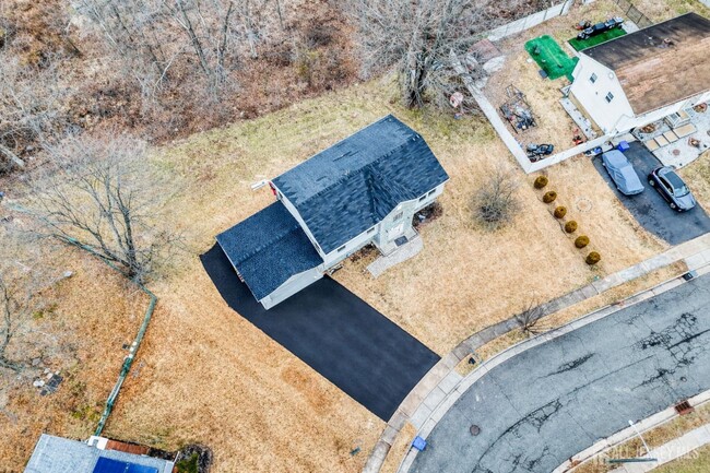 Foto del edificio - 30 Clara Dr