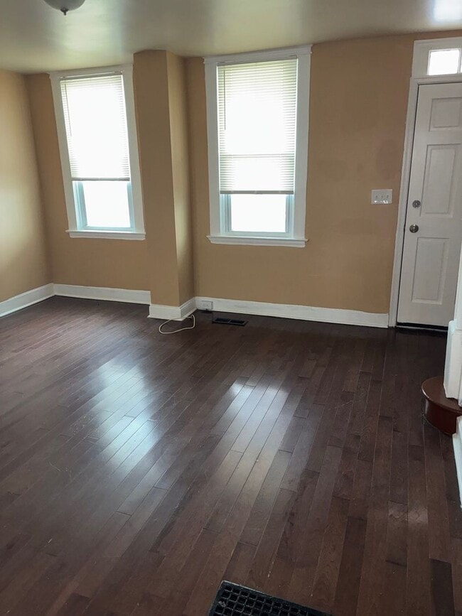 Foto del edificio - 2710 W Franklin St