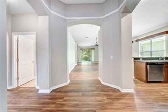 Building Photo - Stunning 4/3 Spacious Home with an Office ...