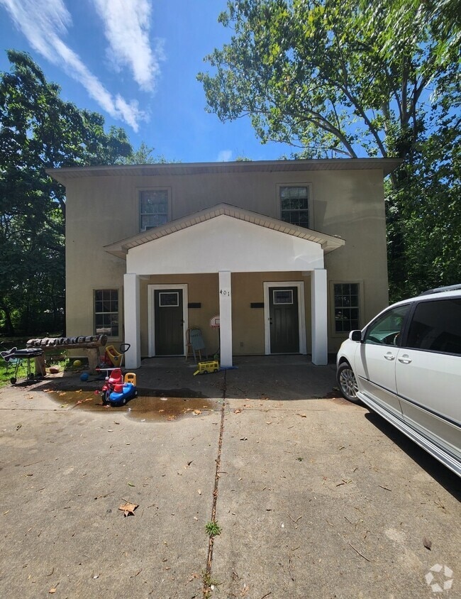 Building Photo - 401 Lane St