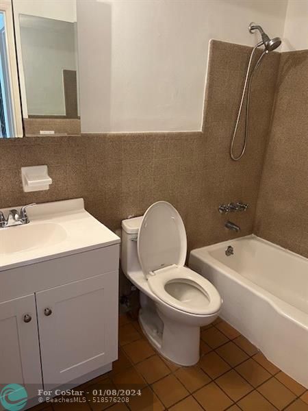 Building Photo - 1818 E Oakland Park Blvd