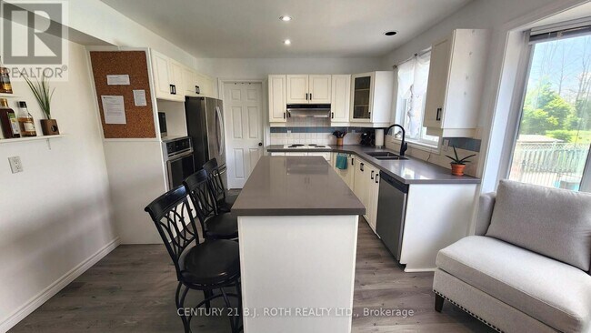 Photo du bâtiment - 1252 Shore Acres Dr