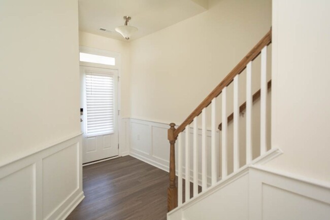 Building Photo - Great Townhome Near Brier Creek