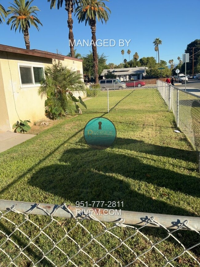 Foto del edificio - Welcome home to this beautifully refreshed...