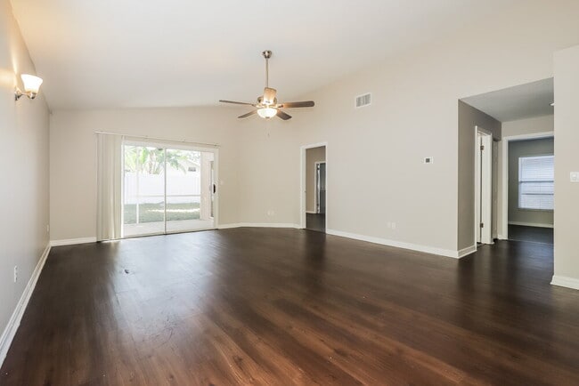 Foto del edificio - 2035 Attaway Dr
