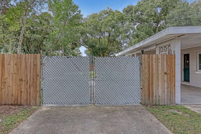 Building Photo - 184 S 5th St