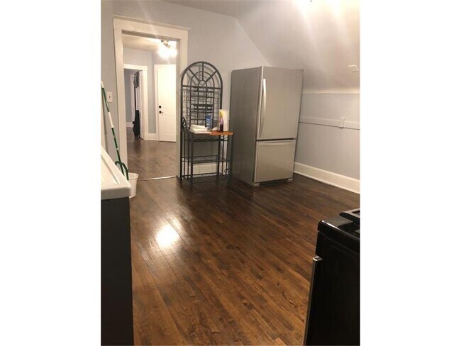 Kitchen - 896 Case Ave
