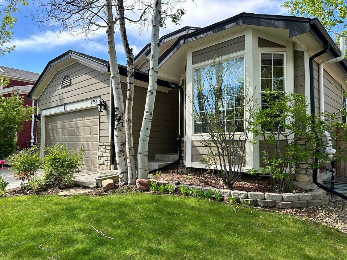 Foto principal - 3 Bedroom 3 Bath - Arapahoe Ridge Erie!